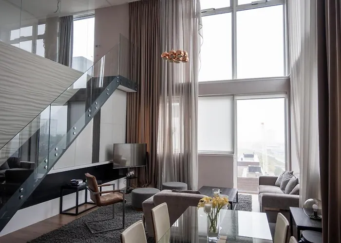 Stunning 3 Bed Penthouse In West End
